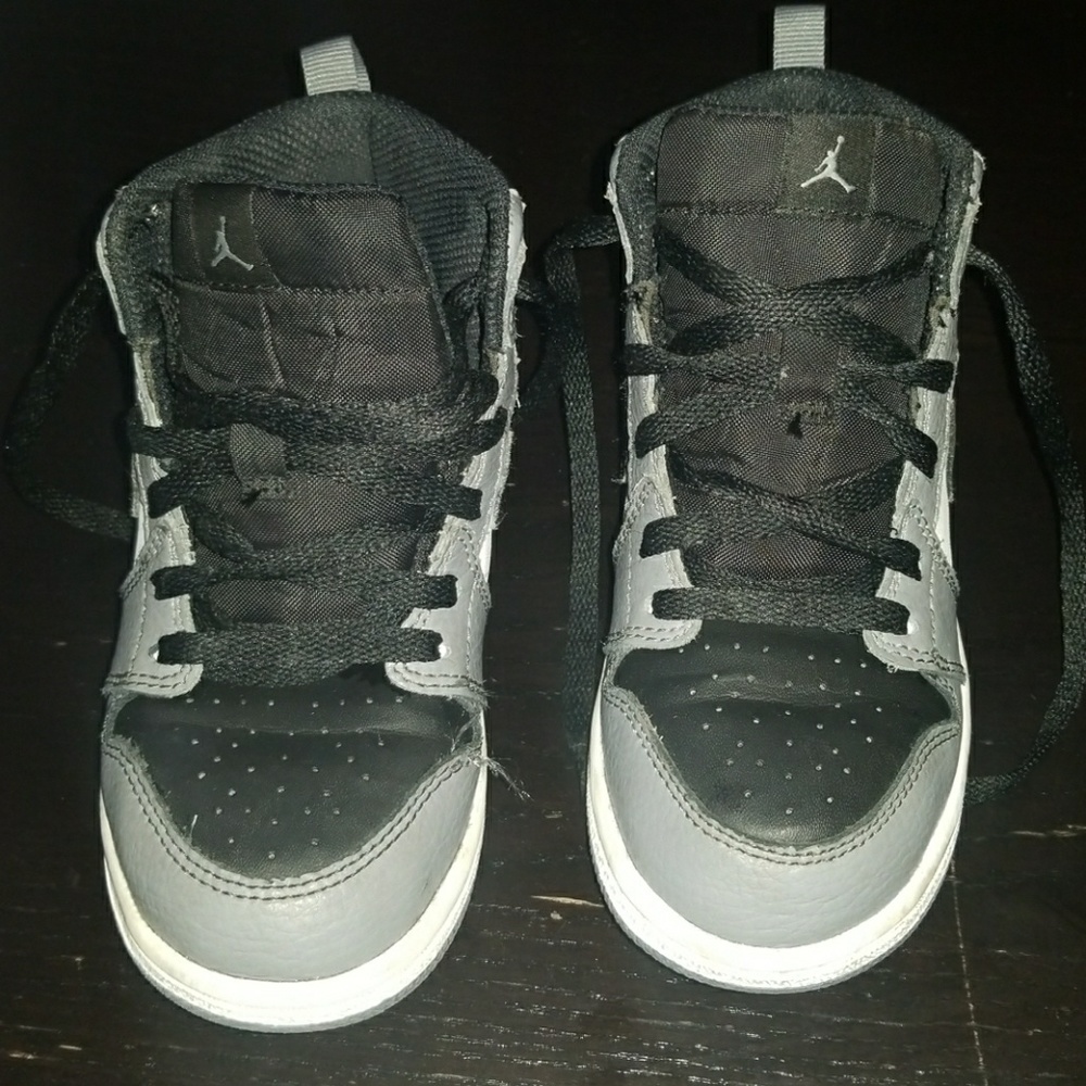 Shoe - Picture 1 of 4